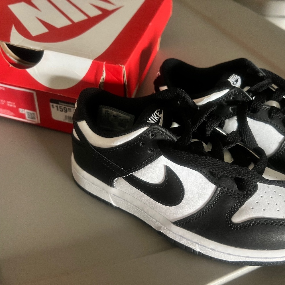 Kids Nike low dunk pandas